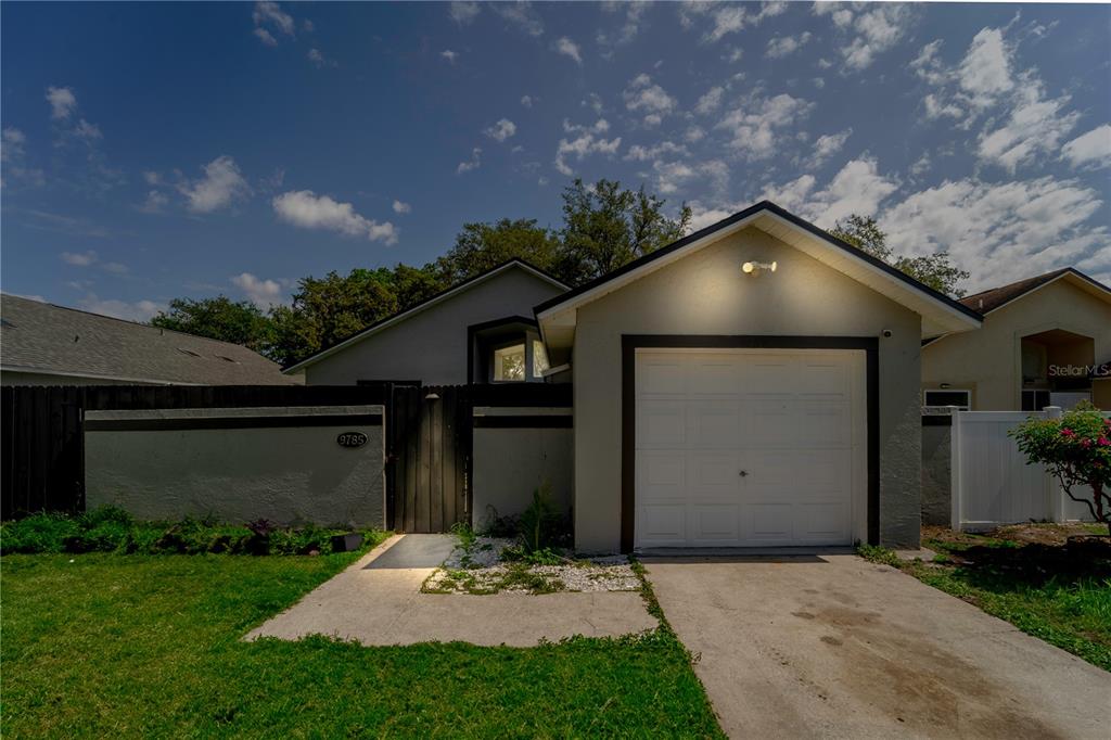 9785 PINEY POINT CIRCLE
