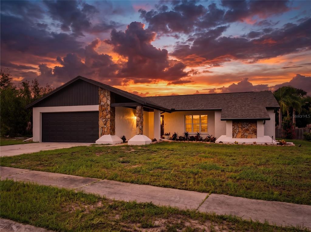 8035 LAUREL VISTA LOOP