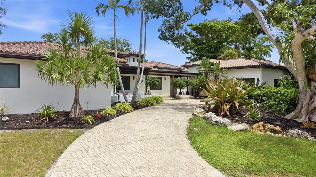 829 IDLEWILD WAY, SARASOTA, FL — photo 2 of 30