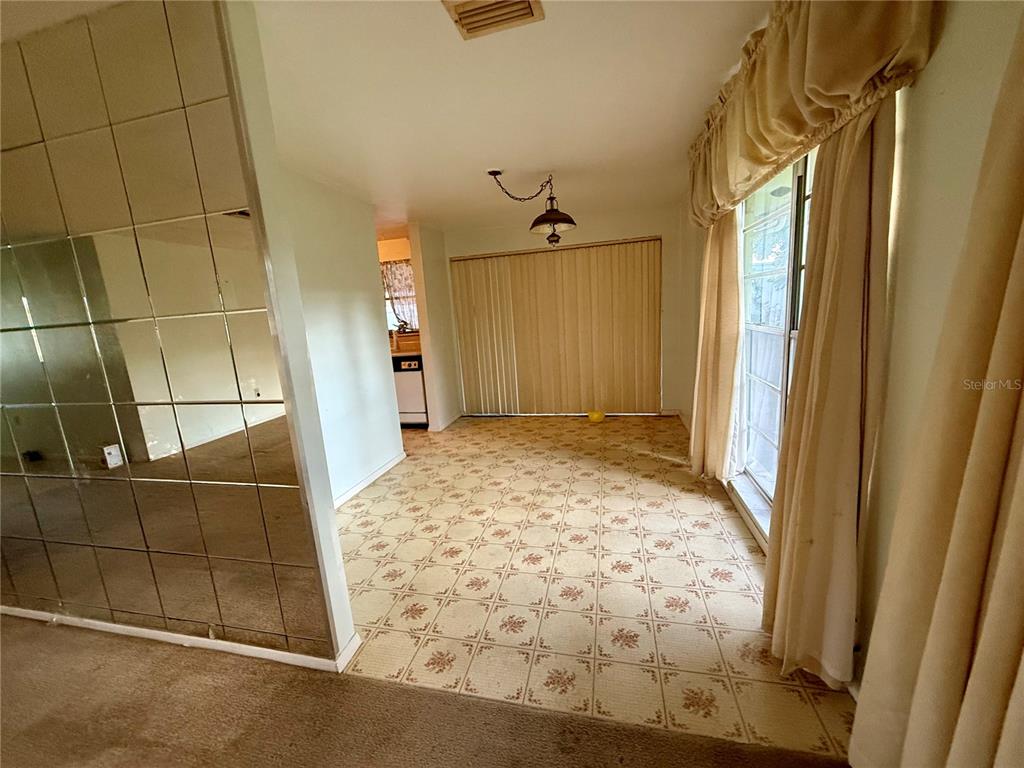 6810 EDEN LANE, TAMPA, FL — photo 3 of 10
