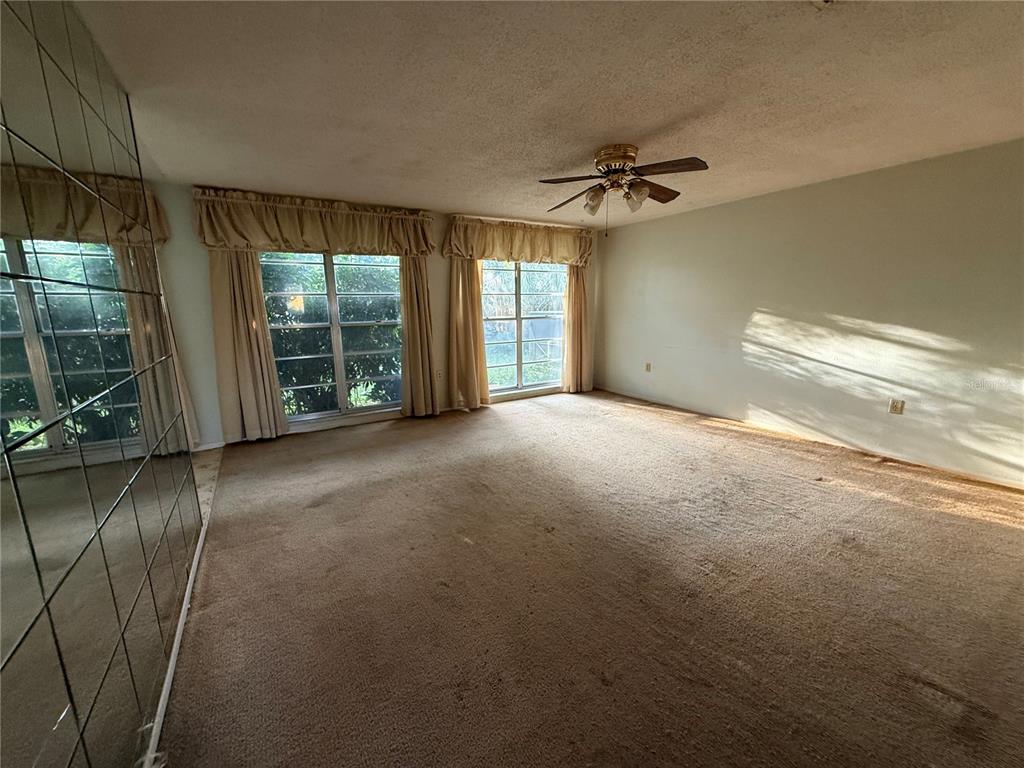 6810 EDEN LANE, TAMPA, FL — photo 4 of 10