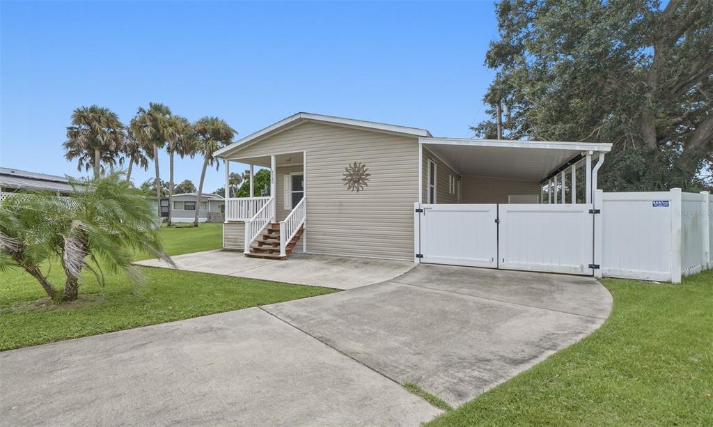 4340 CYPRESS WAY, EDGEWATER, FL — photo 3 of 30