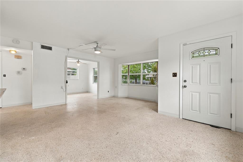 818 90TH AVENUE N, ST PETERSBURG, FL — photo 4 of 23