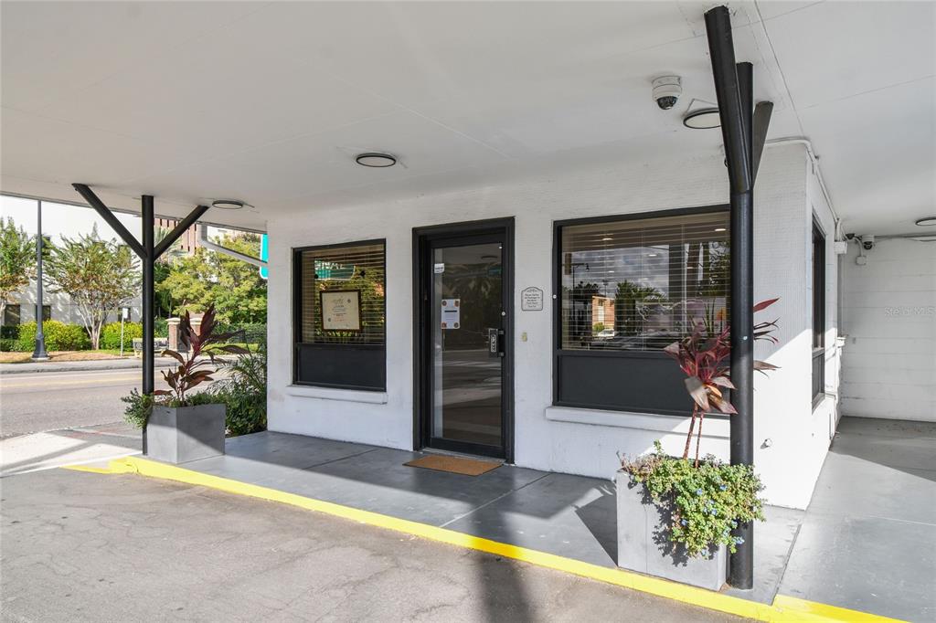 830 W KENNEDY BOULEVARD