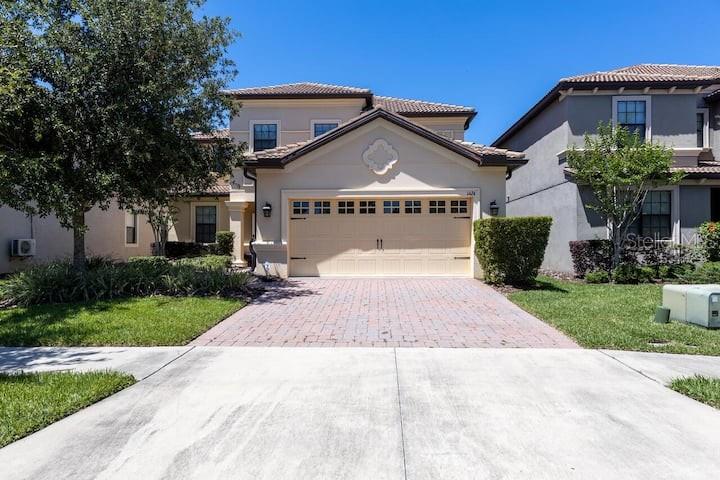 1424 MOON VALLEY DRIVE