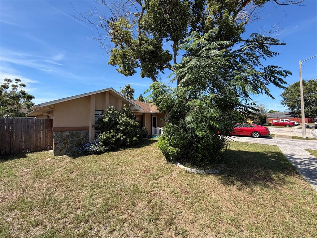 11433 BROWN BEAR LANE, PORT RICHEY, FL — photo 2 of 21