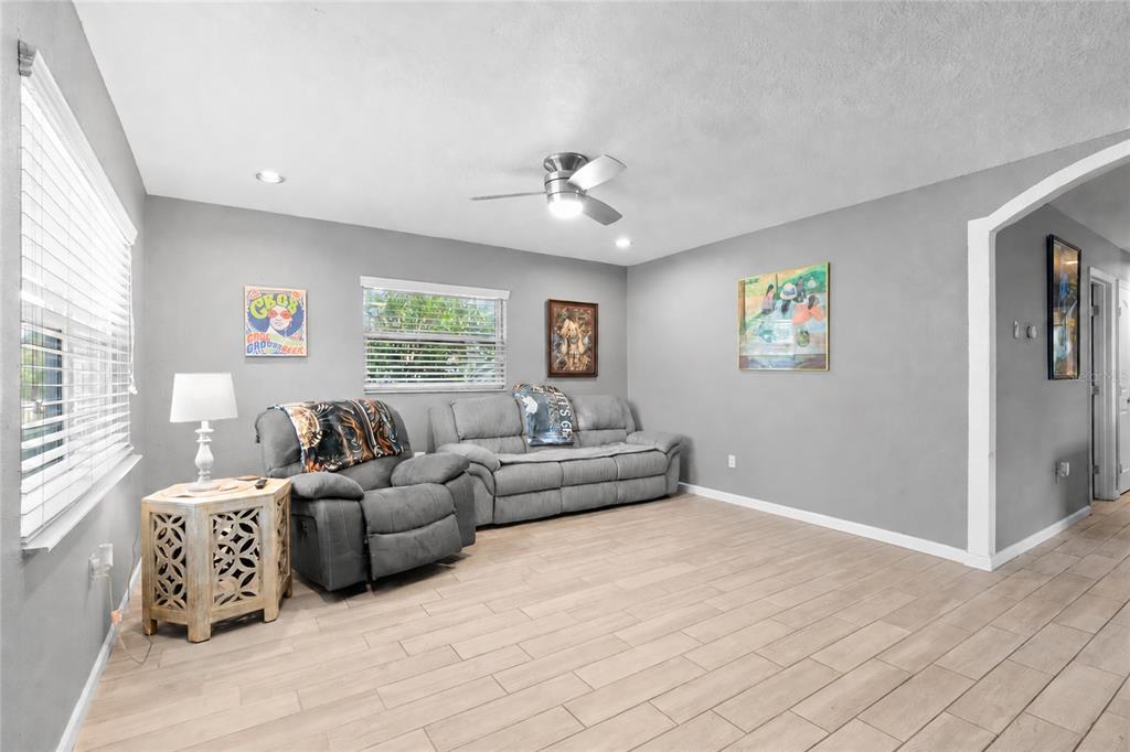 630 6TH AVENUE N, SAFETY HARBOR, FL — photo 4 of 30