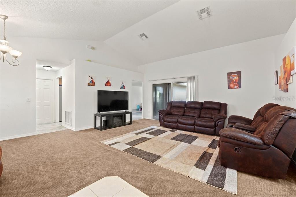 1725 HERNANDO AVENUE, DELTONA, FL — photo 4 of 30