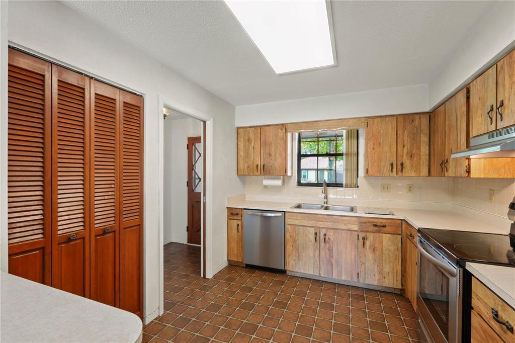 1009 INDIAN OAKS W, HOLLY HILL, FL — photo 3 of 30