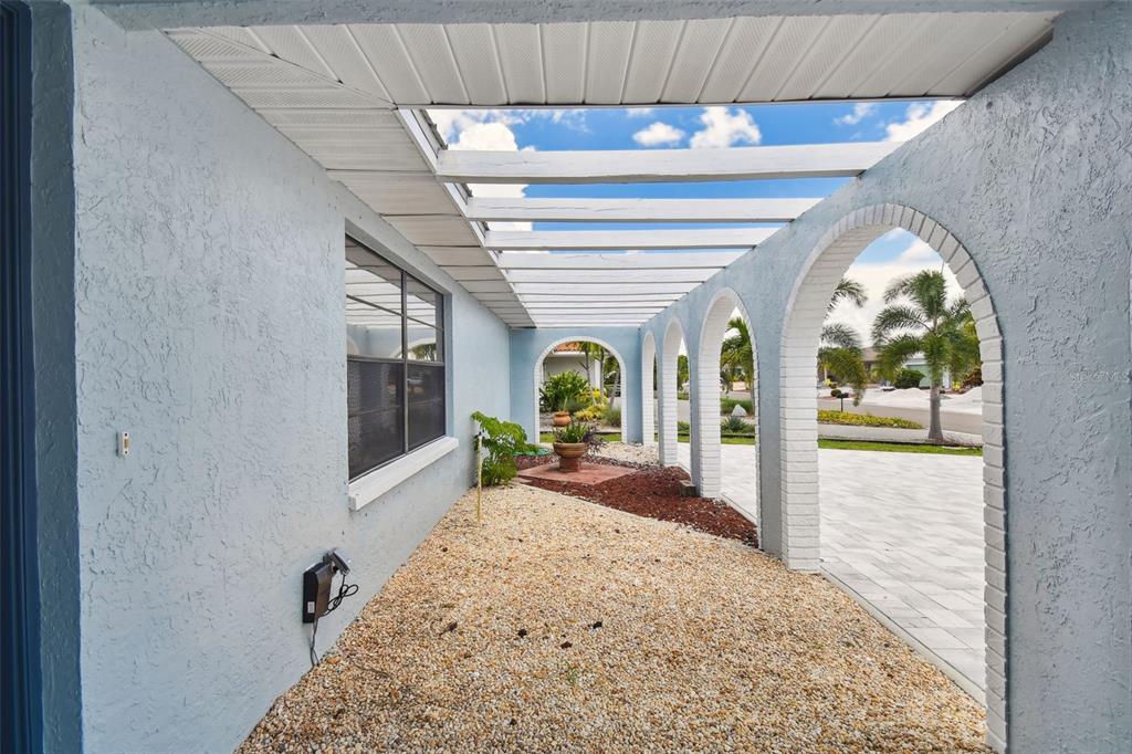 919 CHIPAWAY DRIVE, APOLLO BEACH, FL — photo 5 of 30