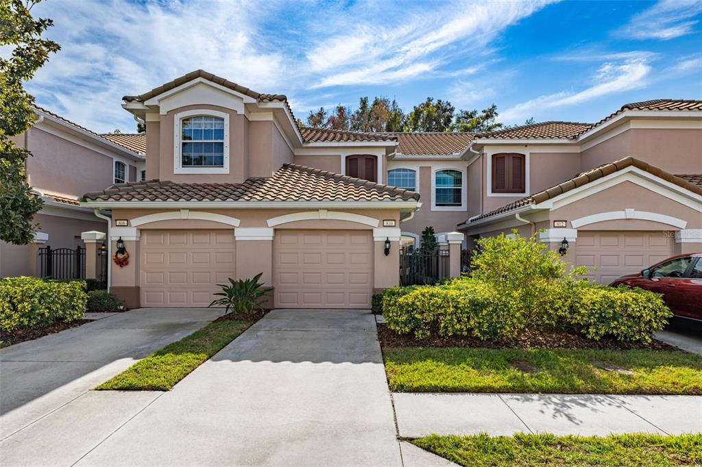 810 LANTERN WAY