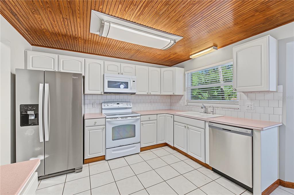 730 ROLLING HILLS DRIVE, PALM HARBOR, FL — photo 4 of 44