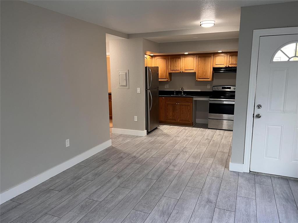 1090 COCOANUT AVENUE UNIT 5, SARASOTA, FL — photo 5 of 8