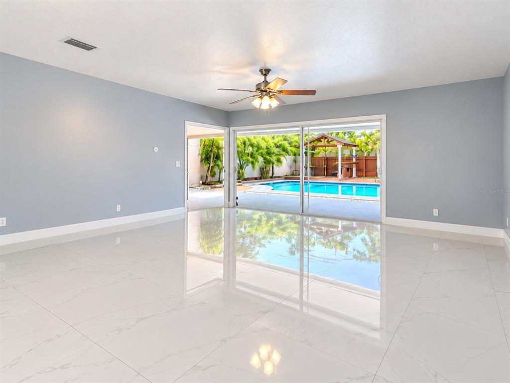 5124 SPRINGWOOD DRIVE, TAMPA, FL — photo 4 of 22