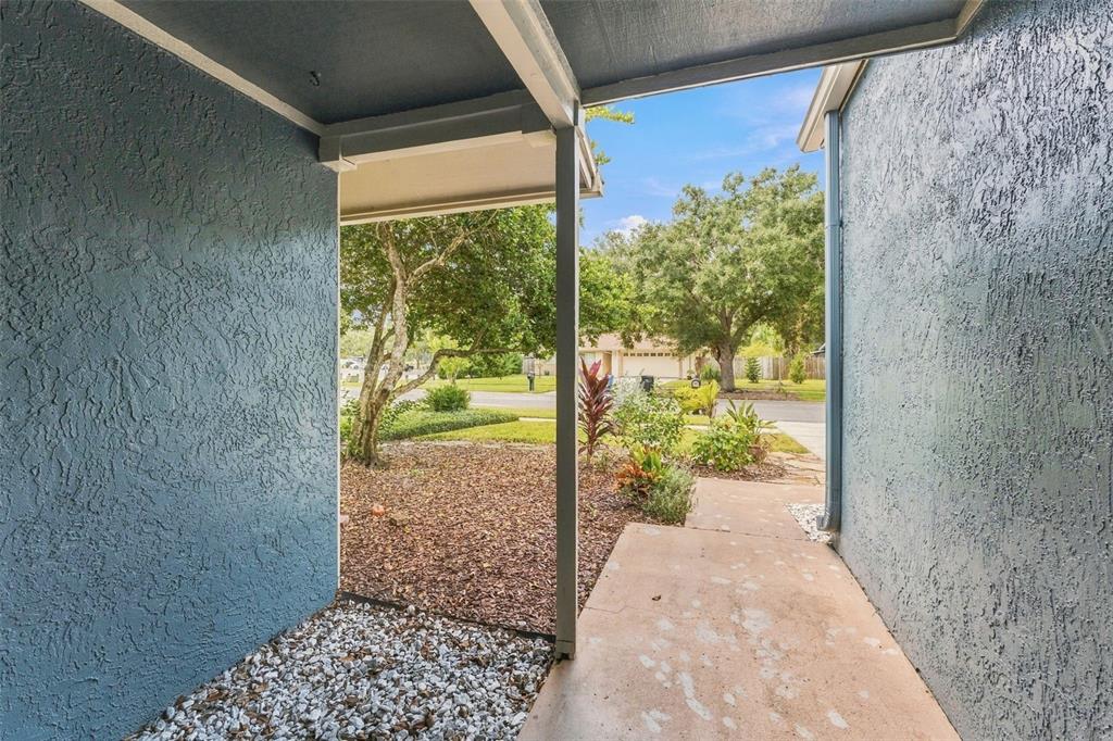15801 COUNTRY LAKE DRIVE, TAMPA, FL — photo 5 of 30