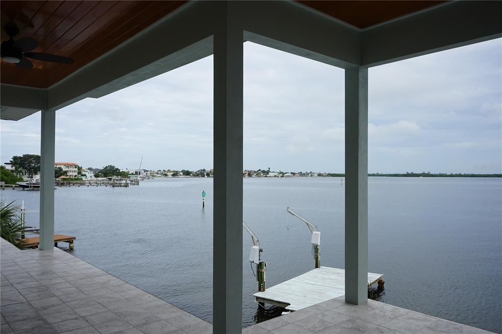 1835 BAYOU GRANDE BOULEVARD NE, ST PETERSBURG, FL — photo 4 of 8