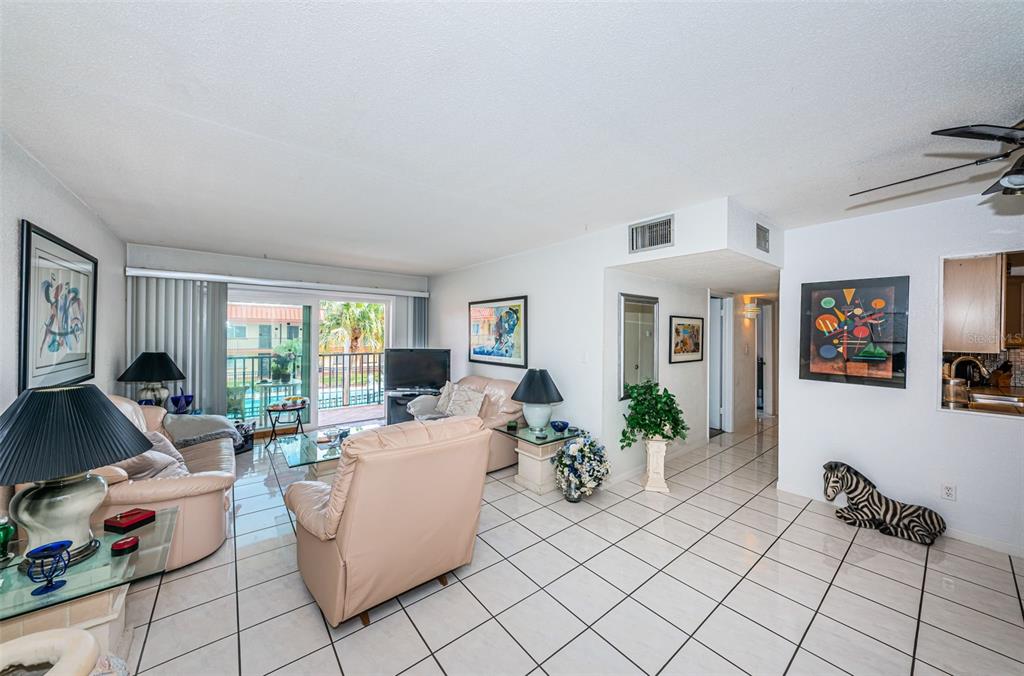 10365 PARADISE BOULEVARD UNIT 16, TREASURE ISLAND, FL — photo 3 of 51