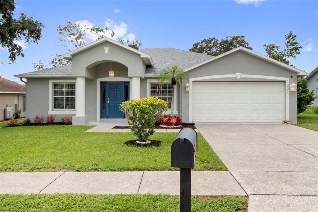 1221 OVERLAND DRIVE