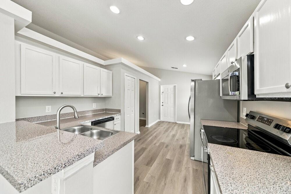 3027 EAGLE CROSSING DRIVE, KISSIMMEE, FL — photo 5 of 16