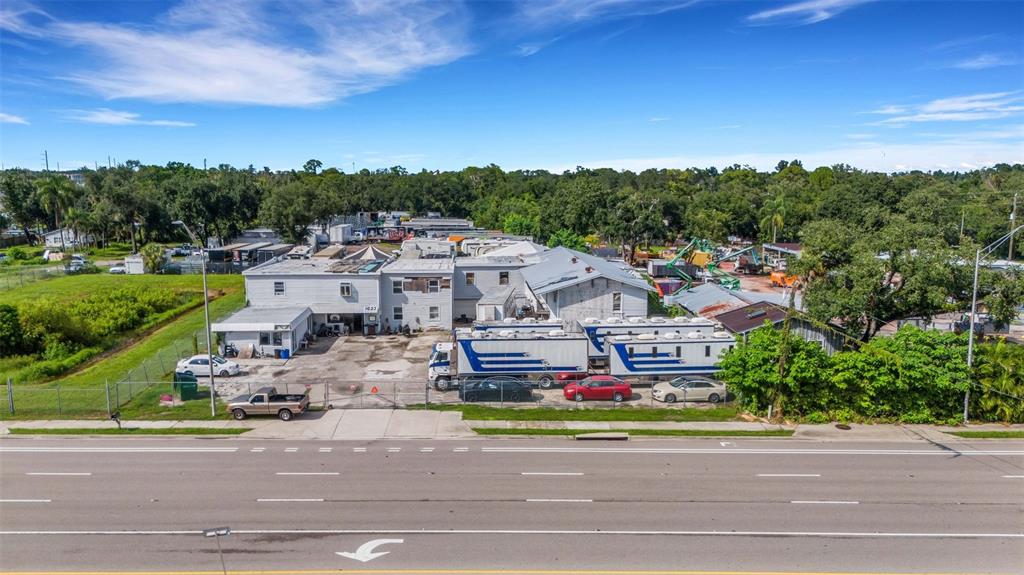 1623 53RD AVENUE E, BRADENTON, FL — photo 3 of 23