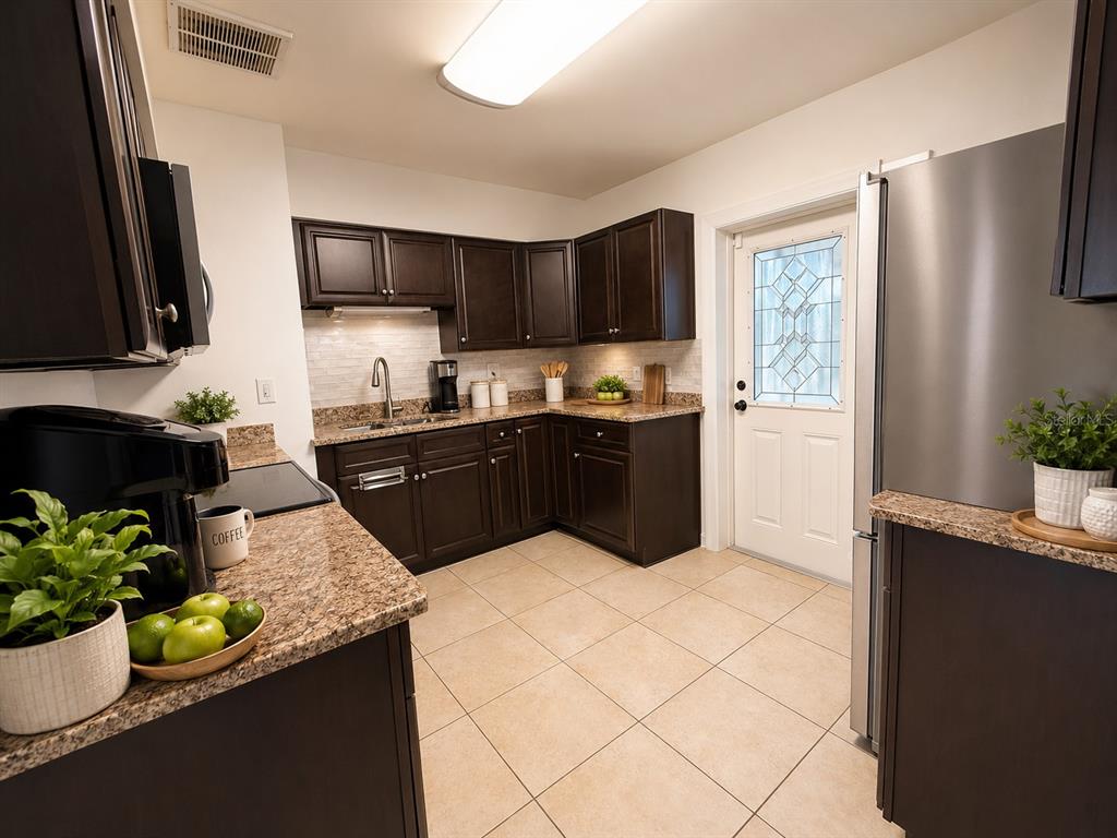 105 MARGARET STREET, AUBURNDALE, FL — photo 5 of 23