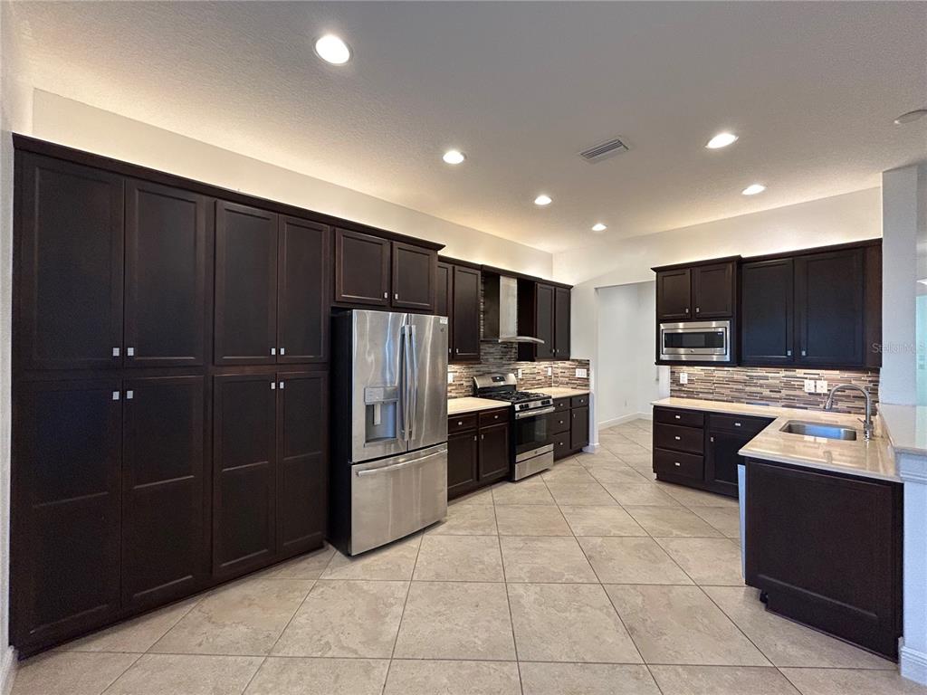 2106 SCHOLARTREE WAY, WESLEY CHAPEL, FL — photo 4 of 19