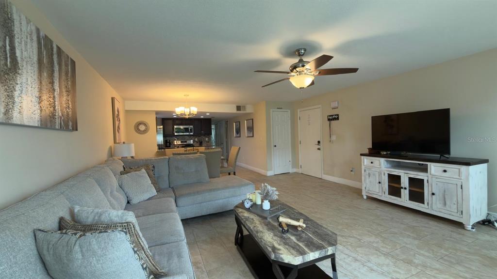 5014 LAGUNA BAY CIRCLE UNIT 111, KISSIMMEE, FL — photo 2 of 30