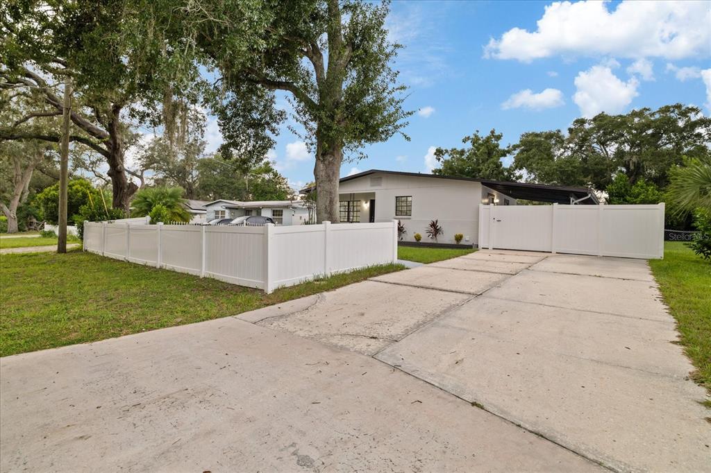9410 N VALLE DRIVE, TAMPA, FL — photo 4 of 30