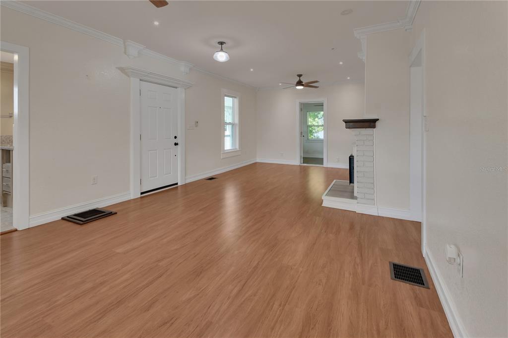 903 E NEW YORK AVENUE, DELAND, FL — photo 3 of 30