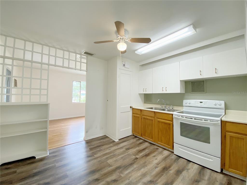 1308 ESSEX DRIVE N, ST PETERSBURG, FL — photo 4 of 18