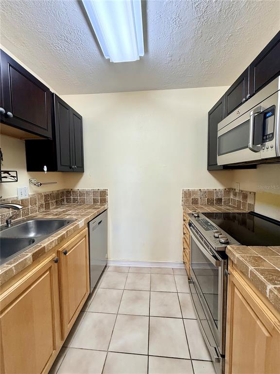 4784 BEACH DRIVE SE UNIT B, ST PETERSBURG, FL — photo 4 of 30
