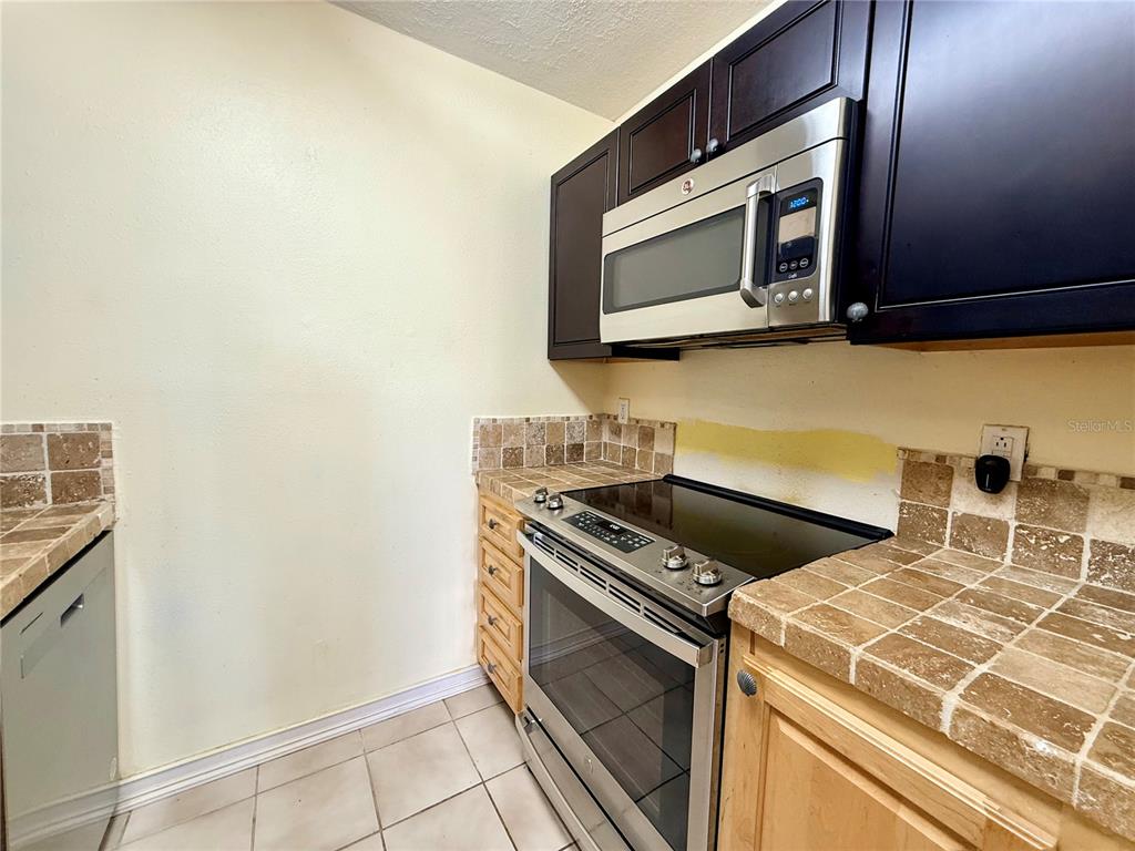 4784 BEACH DRIVE SE UNIT B, ST PETERSBURG, FL — photo 5 of 30
