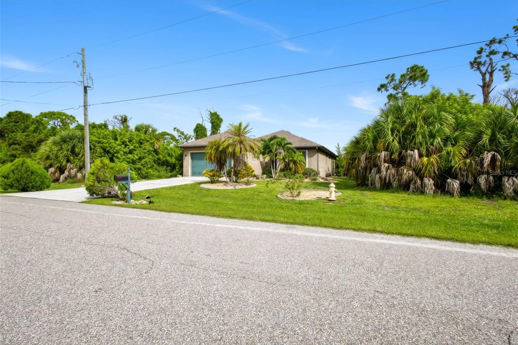 142 YELLOW PINE DRIVE, ROTONDA WEST, FL — photo 3 of 30