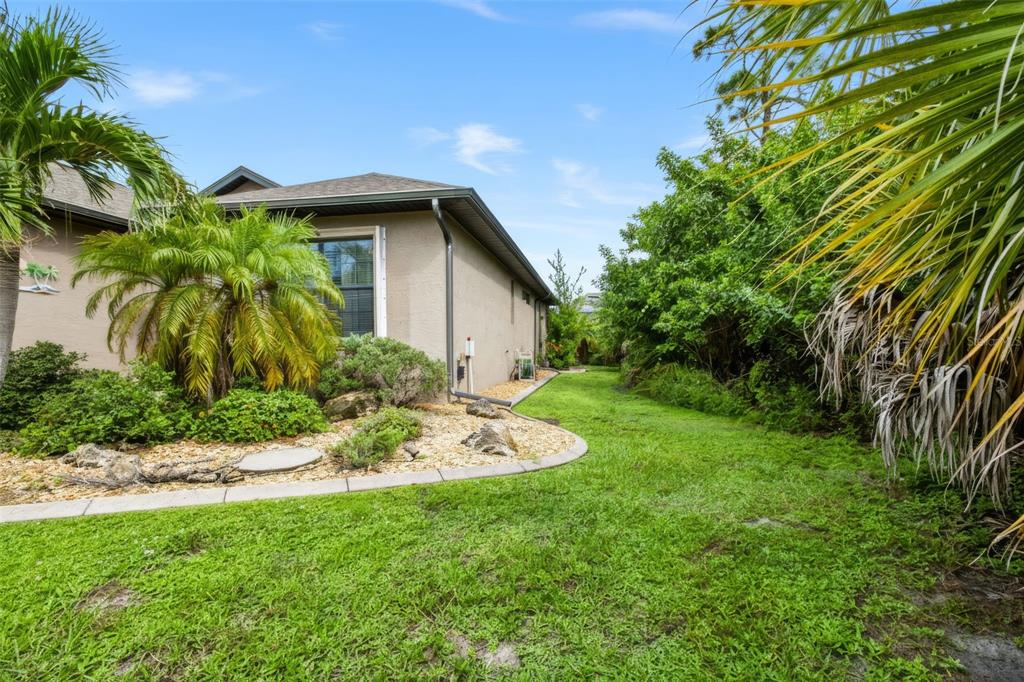 142 YELLOW PINE DRIVE, ROTONDA WEST, FL — photo 4 of 30