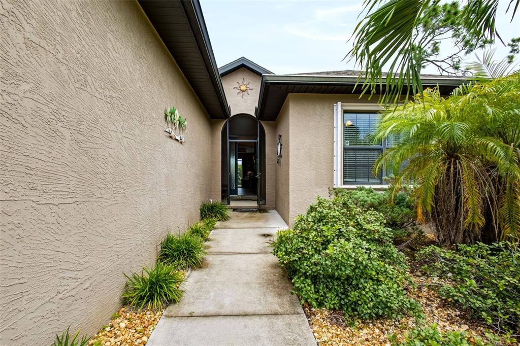 142 YELLOW PINE DRIVE, ROTONDA WEST, FL — photo 5 of 30