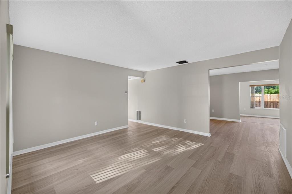1330 WILDWOOD COURT, DUNEDIN, FL — photo 4 of 44