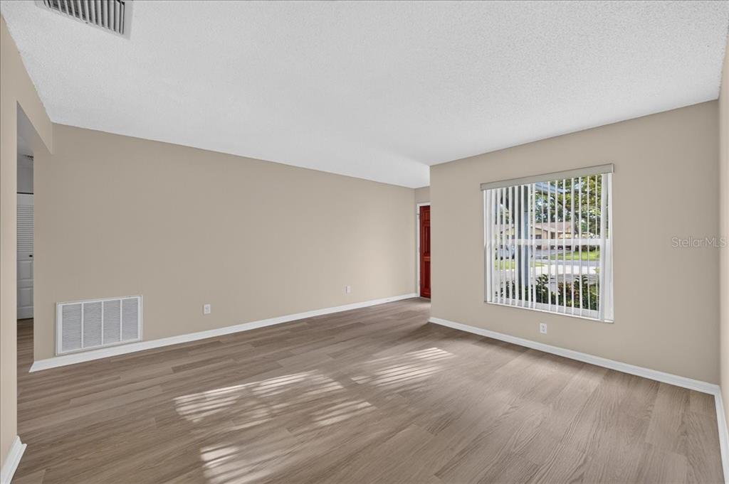 1330 WILDWOOD COURT, DUNEDIN, FL — photo 5 of 44