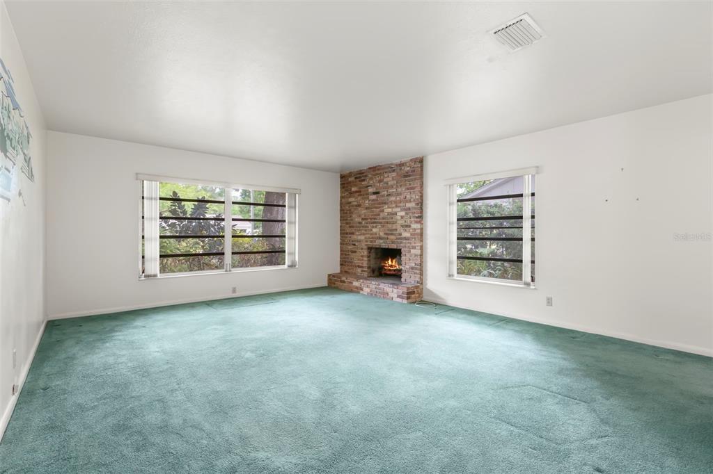 A small room with white walls, teal carpeting, and a set of pink double doors — 2616 S TORONTO AVENUE, TAMPA, FL