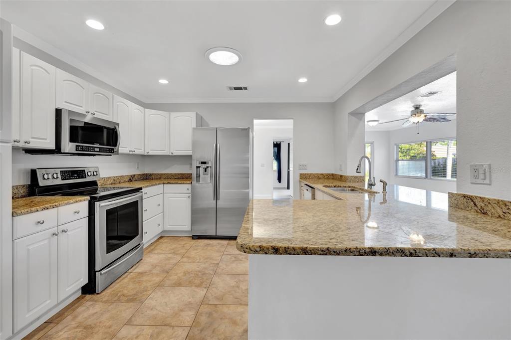 2851 HARDEE DRIVE, SARASOTA, FL — photo 5 of 30