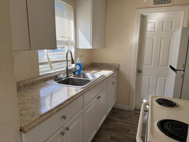 1721 GRANVILLE COURT S, ST PETERSBURG, FL — photo 5 of 8