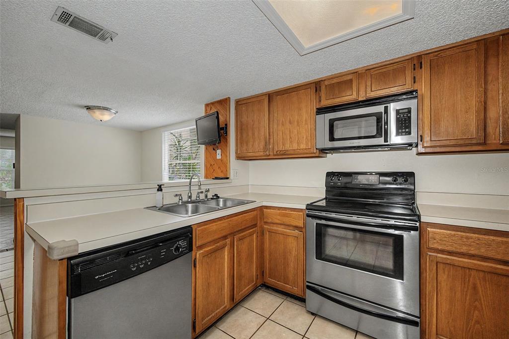 6761 121ST AVENUE UNIT A, LARGO, FL — photo 4 of 30