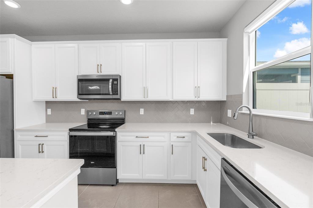 14187 LANIKAI BEACH DRIVE, ORLANDO, FL — photo 5 of 57