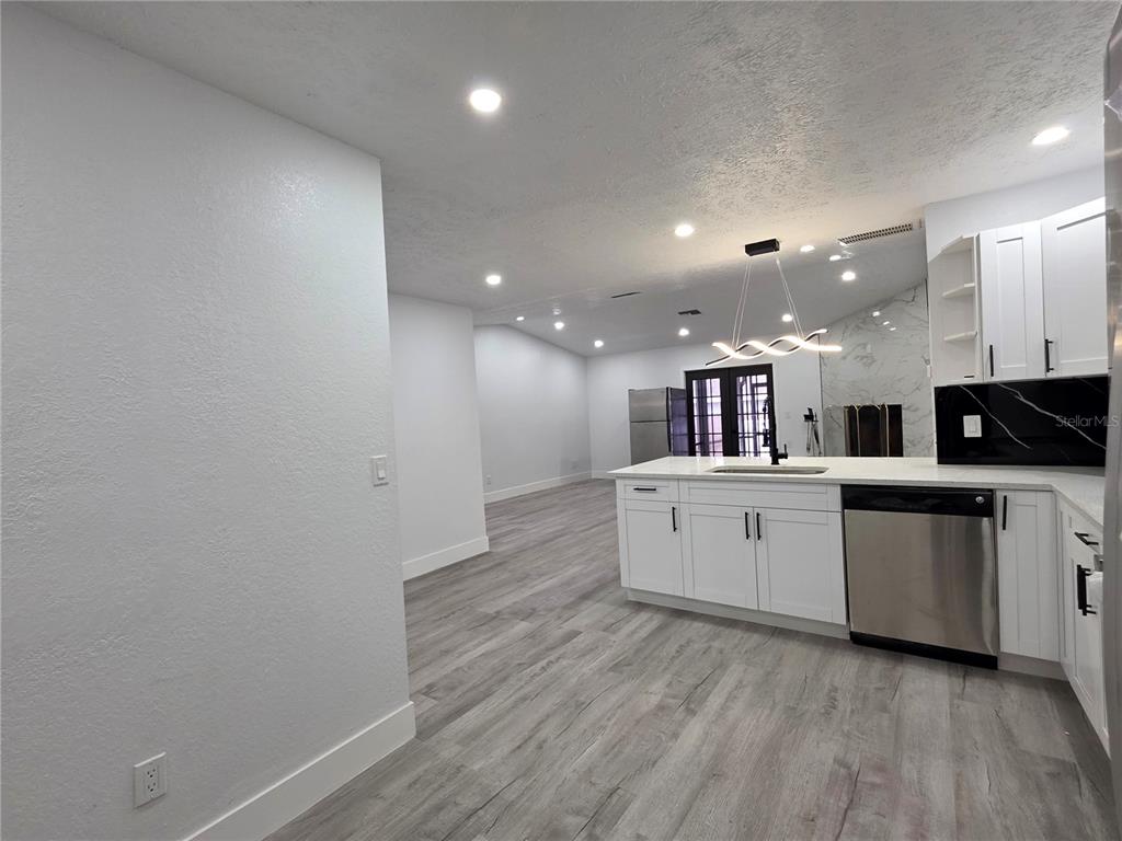 5044 ROANOKE DRIVE, HOLIDAY, FL — photo 5 of 20