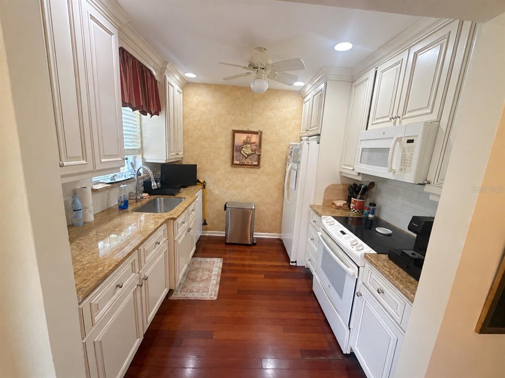 1323 S SHADE AVENUE, SARASOTA, FL — photo 3 of 19