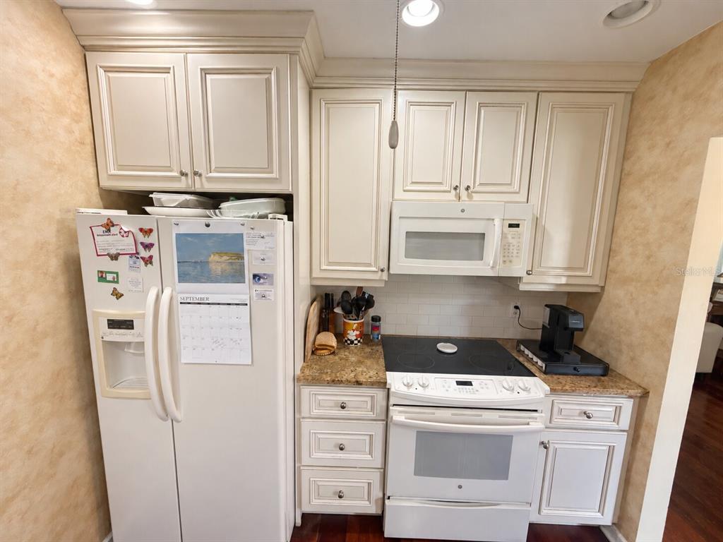 1323 S SHADE AVENUE, SARASOTA, FL — photo 5 of 19