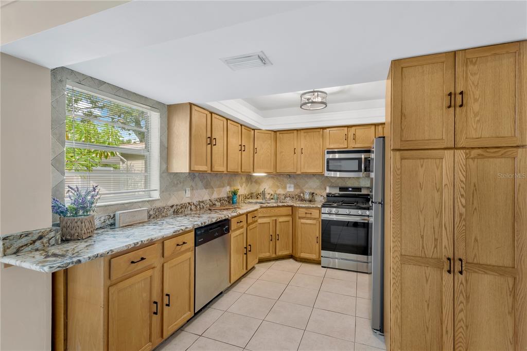 3501 W PRICE AVENUE, TAMPA, FL — photo 2 of 25