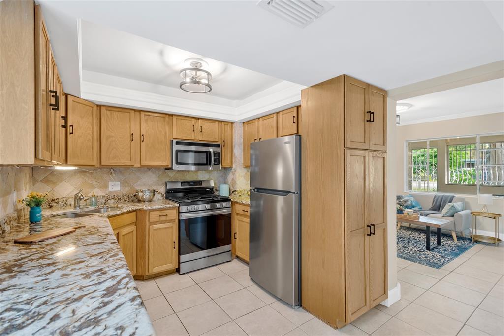 3501 W PRICE AVENUE, TAMPA, FL — photo 3 of 25