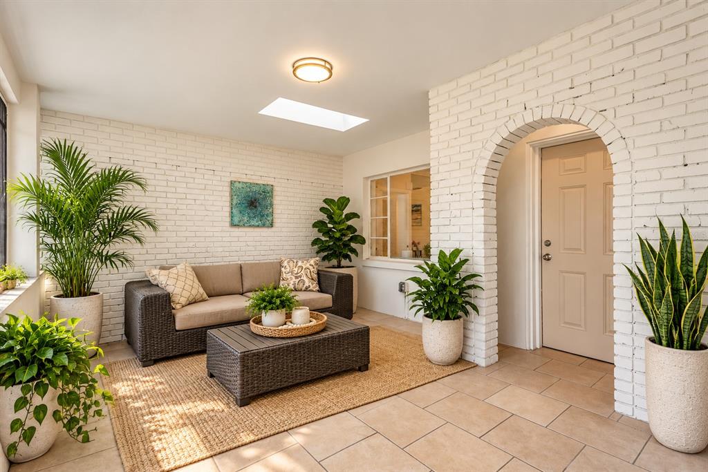 3501 W PRICE AVENUE, TAMPA, FL — photo 4 of 25
