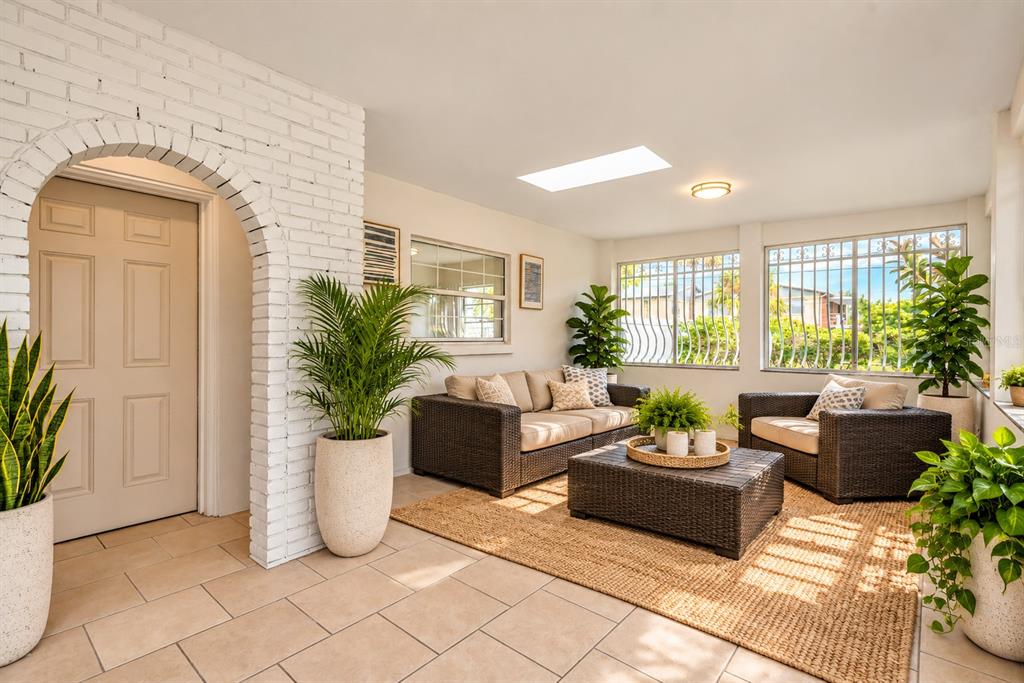 3501 W PRICE AVENUE, TAMPA, FL — photo 5 of 25