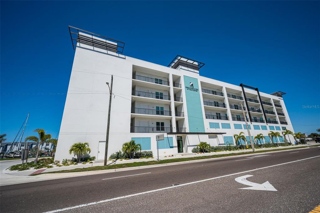 400 150TH AVENUE UNIT 207